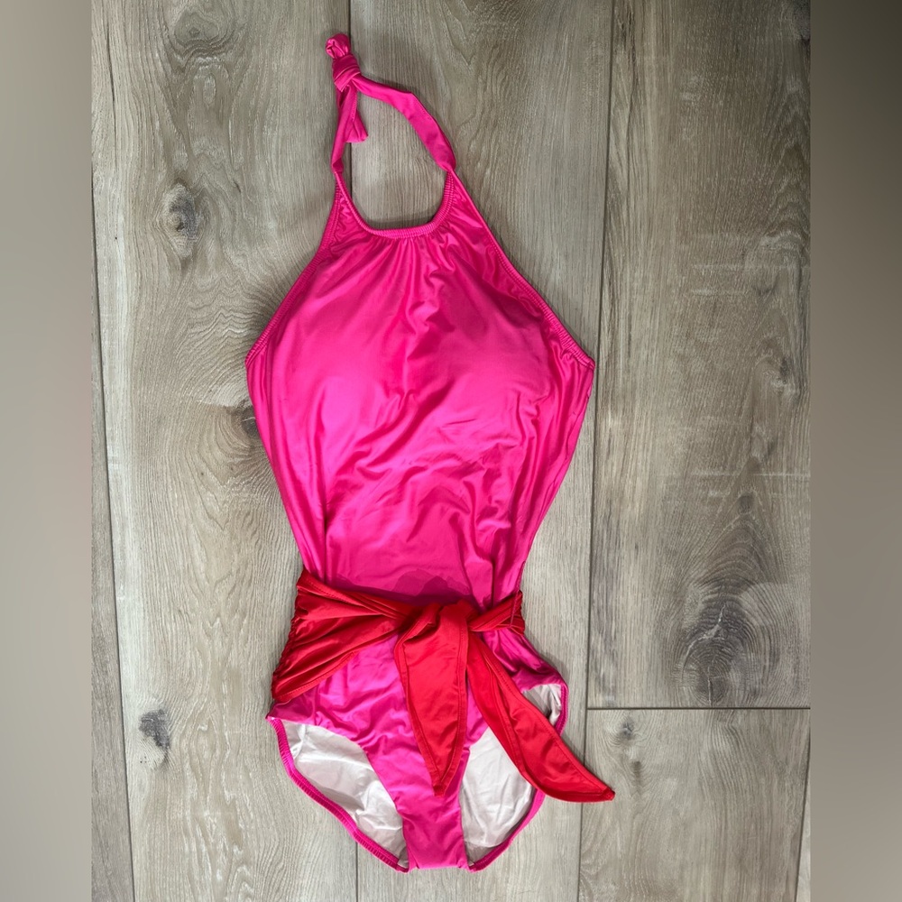 🆕 Hermoza Genevieve One-Piece in Rosa - Picture 4 of 8